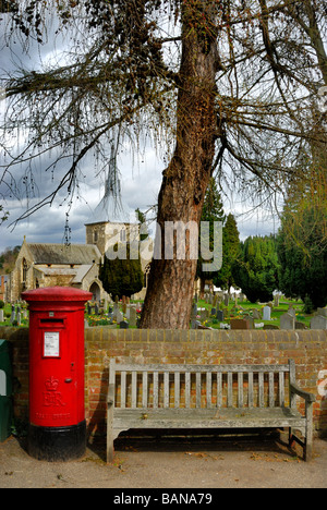 Postbox in Inghilterra rurale Wheathampstead Hertfordshire, Regno Unito Foto Stock