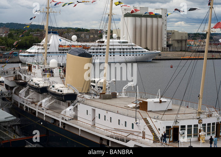 Di sua maestà HMY Yacht Britannia exhibition nave a Ocean Terminal, Leith, Edimburgo, Scozia. Foto Stock