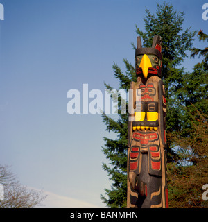 Dettaglio dell'Kwakwaka wakw (il Kwakiutl) in stile Totem Pole di Stanley Park a Vancouver British Columbia Canada Foto Stock