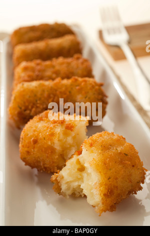 Crocchette di patate con rivestimento breadcrumb Foto Stock