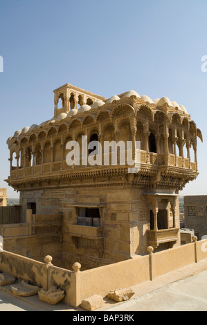 Portico in un haveli, Salim Singh Ki Haveli, Jaisalmer, Rajasthan, India Foto Stock