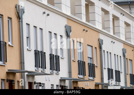 Nuova costruzione di alloggi sociali dello sviluppo con energia geotermica riscaldamento, Colonia, nella Renania settentrionale-Vestfalia (Germania). Foto Stock