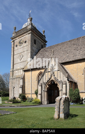 San Lorenzo è la Chiesa, Bourton-on-the-acqua, Gloucestershire Foto Stock