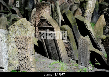 Vecchio Cimitero ebraico Josefov il quartiere ebraico di Praga Foto Stock