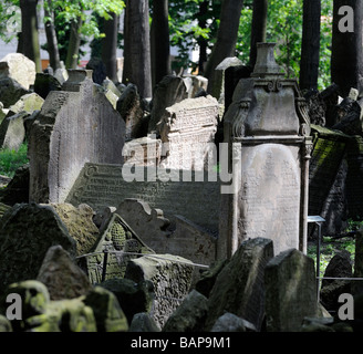 Vecchio Cimitero ebraico Josefov il quartiere ebraico di Praga Foto Stock