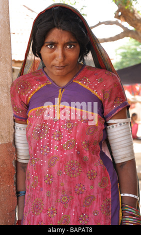 Una donna tribale da Nirona nel Kutch, Gujarat, India Foto Stock