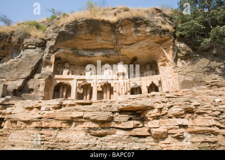 Jain sculture ricavate in una parete, Gwalior, Madhya Pradesh, India Foto Stock