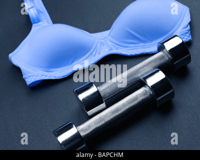 Cromato lucido manubri e reggiseno per lo sport Foto Stock