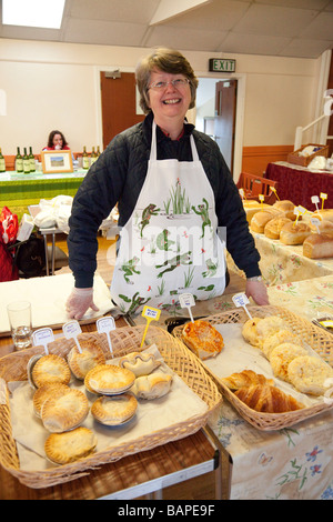 Farmers Market shop di stallo a Rickinghall Village Hall nel Suffolk, Regno Unito Foto Stock