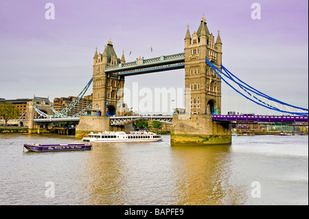 Il Tower Bridge di Londra Inghilterra Regno Unito Regno Unito Regno Unito Foto Stock