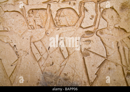 Rilievi della battaglia di Kadesh sulle pareti esterne del tempio di Ramesses II a Abydos, Valle del Nilo in Egitto Foto Stock