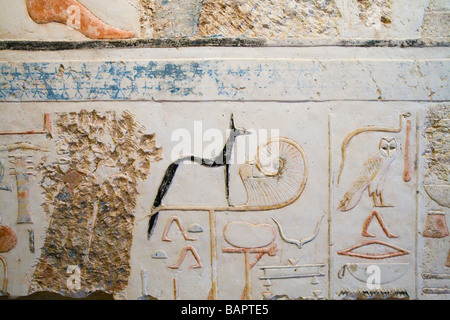 Opera d'arte e franchigie il tempio mortuario di Merneptah sulla riva occidentale del Fiume Nilo a Luxor, Egitto Foto Stock