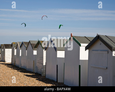 Il kite surf e cabine Foto Stock