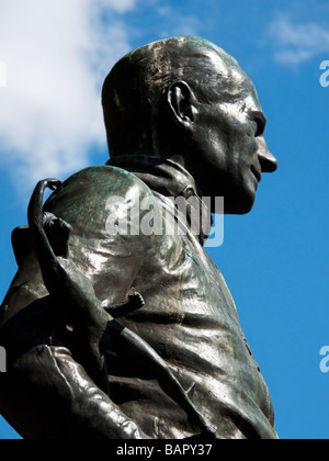 Statua in bronzo a Wilton Lodge Park Hawick del campione del corridore motociclistico Jimmie Guthrie Foto Stock