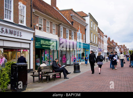 North Street, una zona pedonale per lo shopping a Chichester, West Sussex, Regno Unito Foto Stock