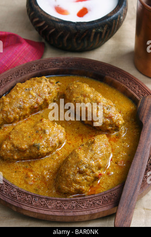 Machh montone kofta è un piatto del Kashmir fatta di fritte di montone tritata con spezie e cotta nel pomodoro saporita di sugo di cipolla Foto Stock