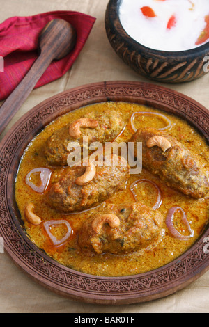 Machh montone kofta è un piatto del Kashmir fatta di fritte di montone tritata con spezie e cotta nel pomodoro saporita di sugo di cipolla Foto Stock