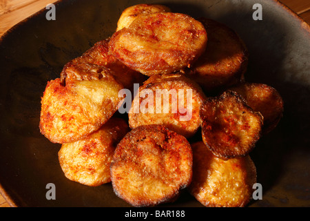 , Aloo Tikki Ji è una cotoletta che è realizzato a partire da patate che è più popolare snack in India del Nord Foto Stock
