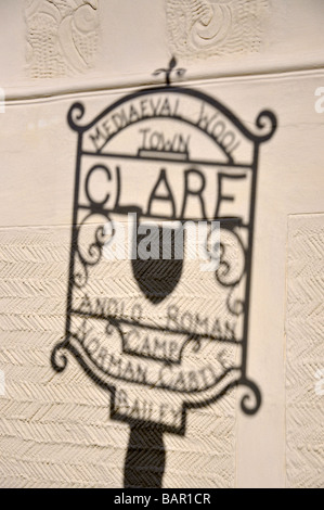 Villaggio segno a Clare Ancient House Museum, High Street, Clare, Suffolk, Inghilterra, Regno Unito Foto Stock