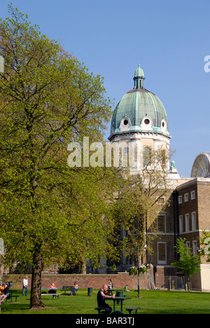 Il Museo Imperiale della Guerra e Geraldine Maria Harmsworth Park a Lambeth Londra. Foto Stock