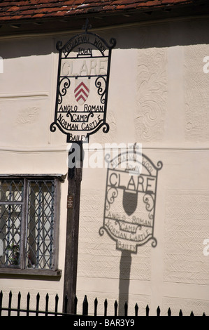 Villaggio segno a Clare Ancient House Museum, High Street, Clare, Suffolk, Inghilterra, Regno Unito Foto Stock