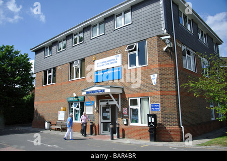 Weybridge Hospital & Cura di Salute Primaria NHS Centro Walk-In, Weybridge, Surrey, England, Regno Unito Foto Stock