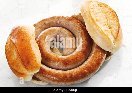 Bratwurst tedesco fritte, salsicce e pane, close-up Foto Stock