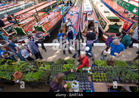 Marciapiede di stallo di mercato la vendita di piante da giardino "Piccola Venezia" W9 London Regno Unito Foto Stock