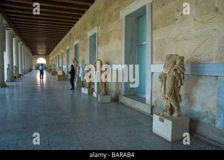 Stoa di Attalos ospita oggi il museo di Antica Agora nel quartiere Plaka di Atene Grecia Europa Foto Stock