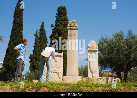 Strada di tombe Kerameikos nella Gazi quartiere di Atene Grecia Europa Foto Stock