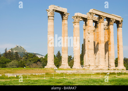 Rovine del tempio di Zeus Olimpio sito nel centro di Atene Grecia Europa Foto Stock