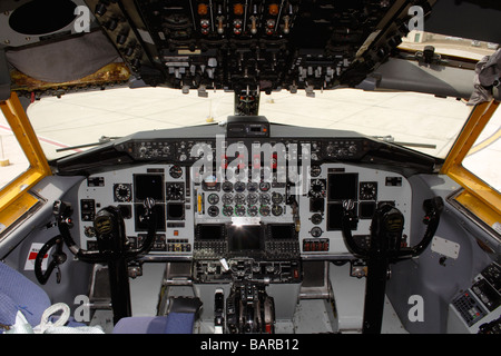 Il USAF Boeing KC-135R Stratotanker cockpit Foto Stock