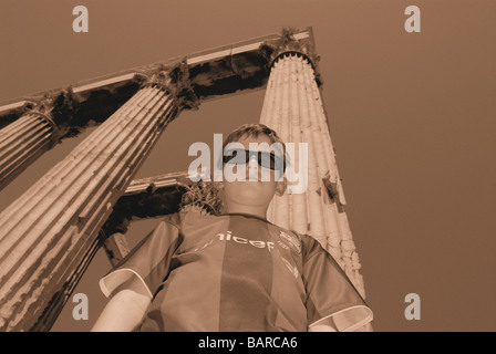 Ragazzo al Tempio di Zeus Olimpio Foto Stock