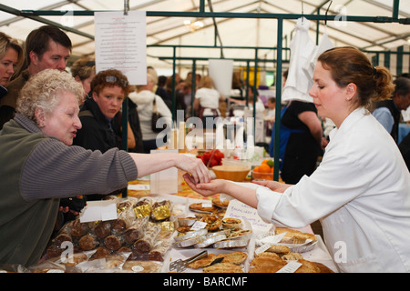 Un panificio vendita di dolci fatti in casa a livello regionale del mercato alimentare Foto Stock