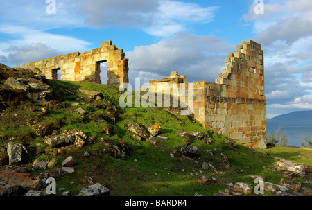 Condannare Rovine presso le miniere di carbone del sito storico vicino a Port Arthur, la Tasmania. Foto Stock