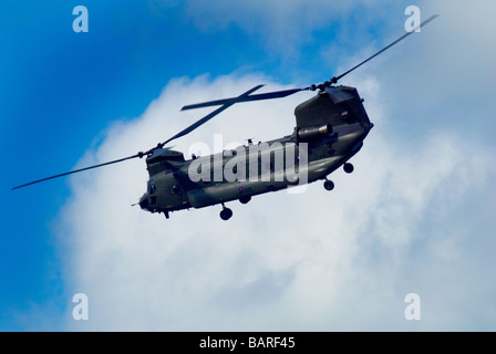 Un RAF elicottero Chinook su un display volo all'Airshow di Foto Stock