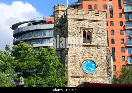 Chiesa parrocchiale di Saint Mary s Putney Londra e New Putney Wharf appartamento sviluppo Foto Stock