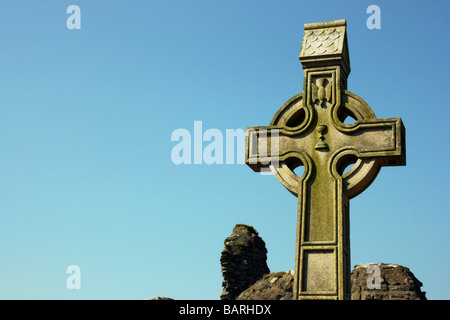 Croce celtica nel convento di Donegal cimitero, Donegal Town, Irlanda Foto Stock