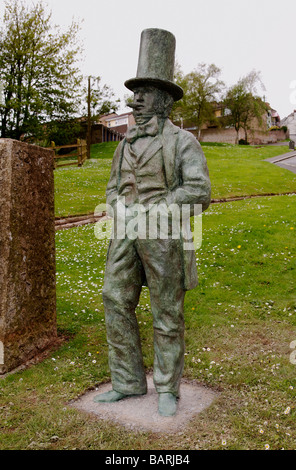 La statua di Isambard Kingdom Brunel ai piedi del ponte Tamar a Saltash,cornwall, Regno Unito Foto Stock