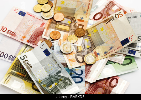 Varie monete e banconote in euro Foto Stock