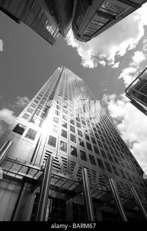 One Canada Square (noto anche come il Canary Wharf Tower) è un grattacielo a Canary Wharf, Londra. Esso è il più alto edificio in Foto Stock