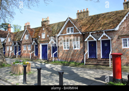 Xvii secolo gli ospizi di carità, Castle Street, Farnham, Surrey, England, Regno Unito Foto Stock