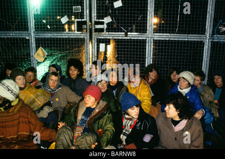 Greenham Berkshire REGNO UNITO Dicembre 1982 manifestanti a Greenham Common donne s Accampamento della Pace Foto Stock