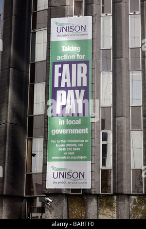 Unison sindacati retribuzione equa campagna al di fuori della loro sede di Euston, Londra, Inghilterra Foto Stock