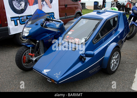 Bikers scendono sulla città di mare di Hastings, West Sussex per le vacanze di Maggio e lunedì Foto Stock