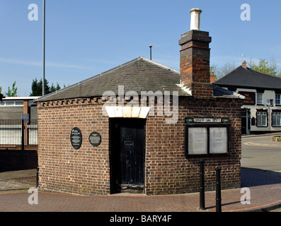 L'ex ufficio di pese a ponte, Coventry il bacino del canale, West Midlands, England, Regno Unito Foto Stock