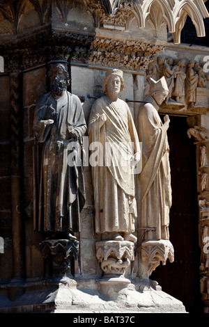 Statua dettagli dalla cattedrale di Reims Foto Stock