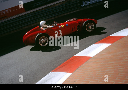 La Ferrari in giro per il famoso tornante al Monaco Monte Carlo Historic Grand Prix GP Foto Stock