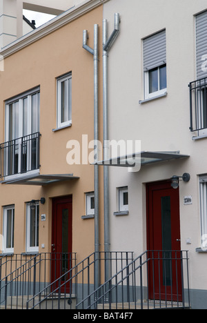 Nuova costruzione di alloggi sociali dello sviluppo con energia geotermica riscaldamento, Colonia, nella Renania settentrionale-Vestfalia (Germania). Foto Stock