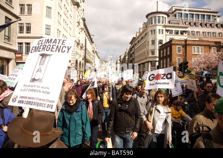 Manifestanti al G20 di emergenza clima marzo a Londra 2009 Foto Stock